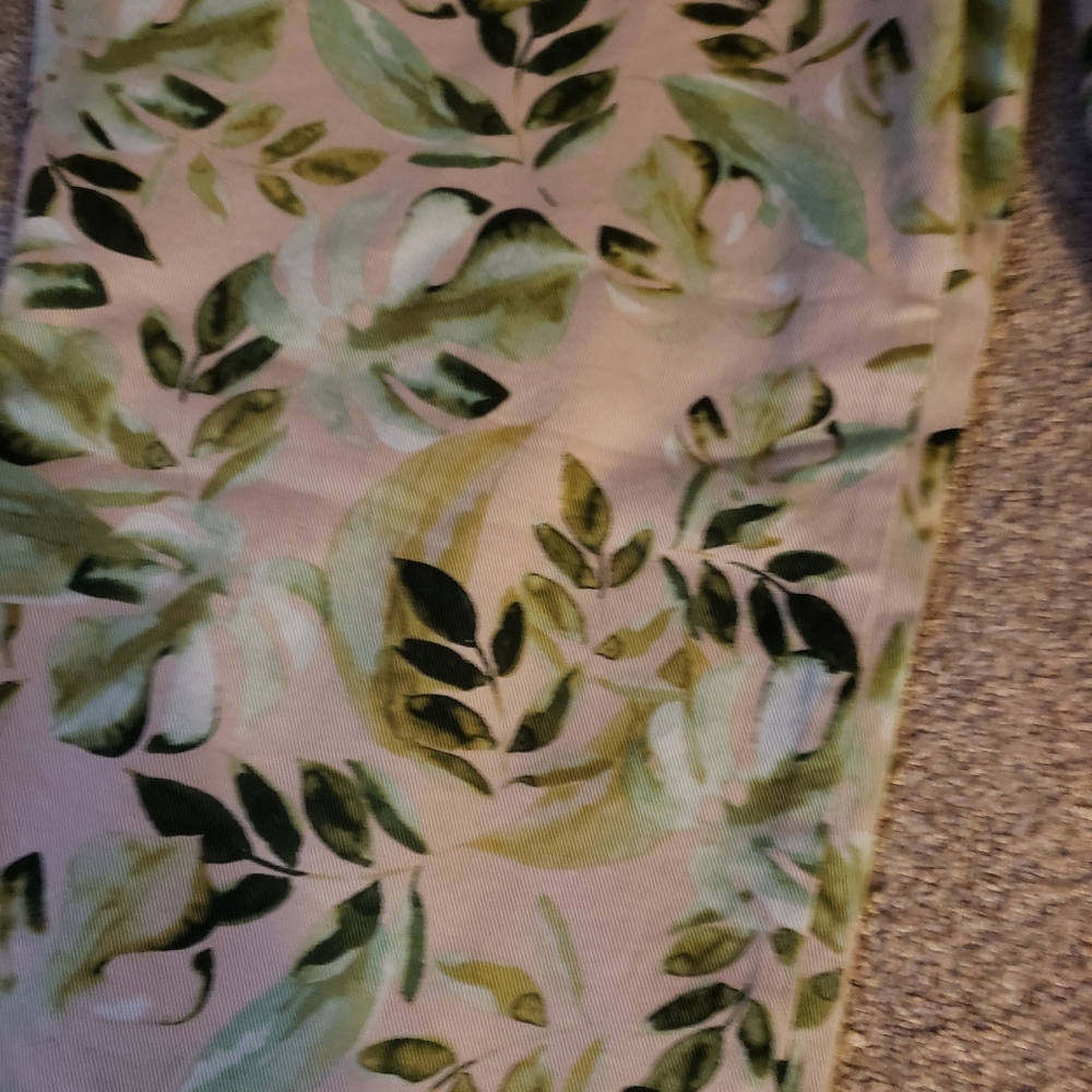 Capri Pants - Picture 3 of 3